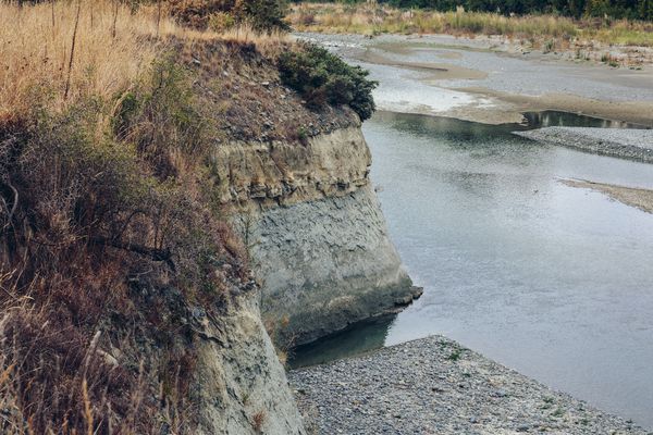 Soil stratification on the riverbank at an Awatere valley vineyard.